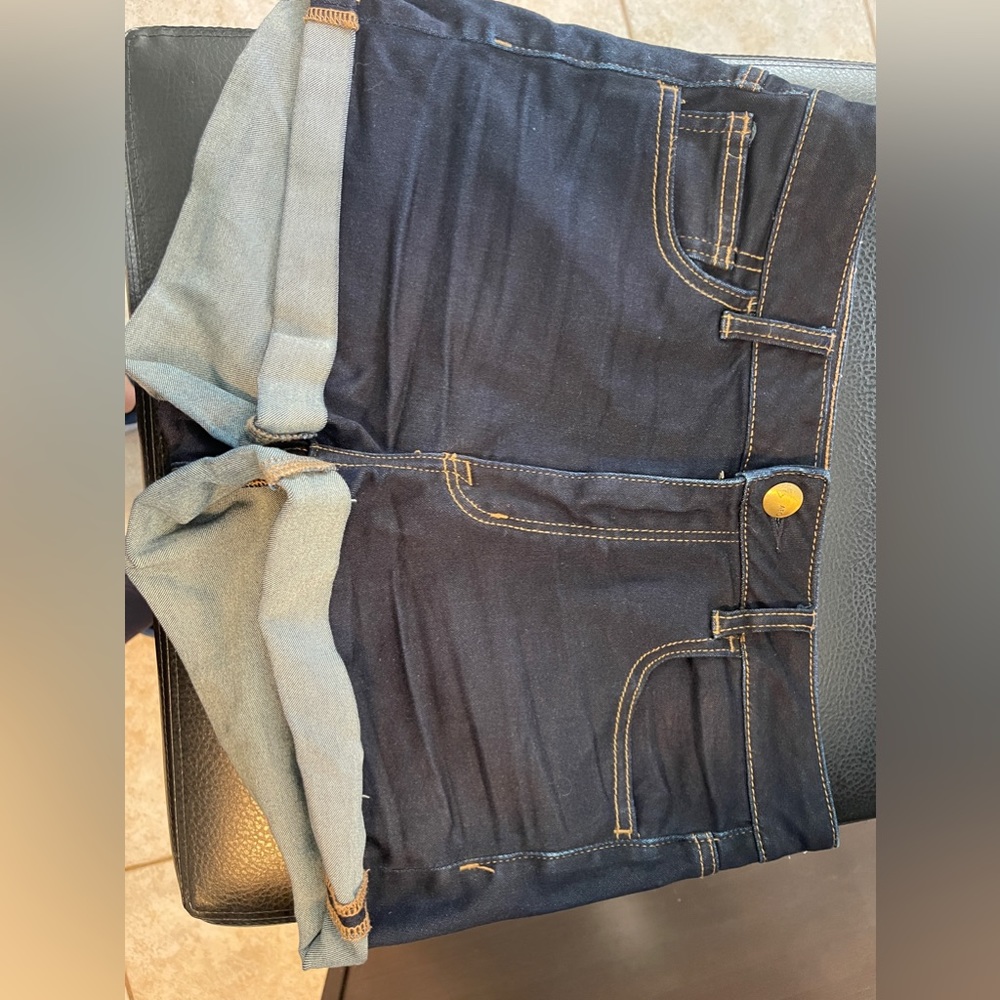 American Eagle shorts “ Hi-Rise Shortie”